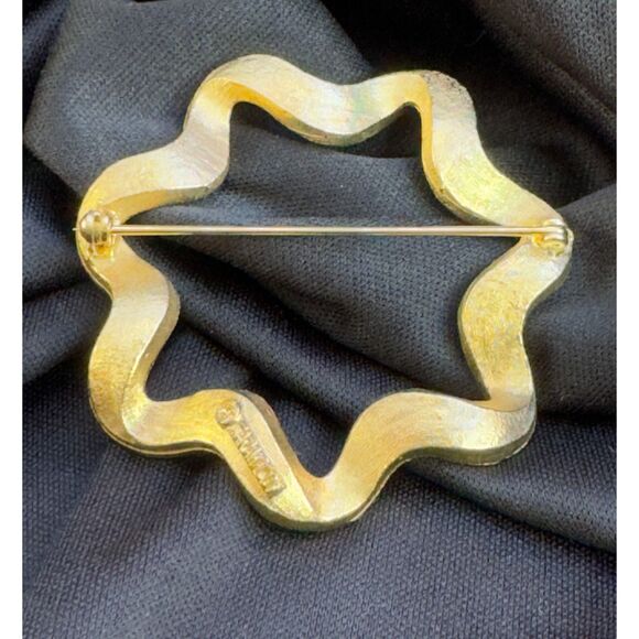 Vintage Sarah Coventry Rhinestone Ribbon Wreath Brooch - Picture 3 of 5